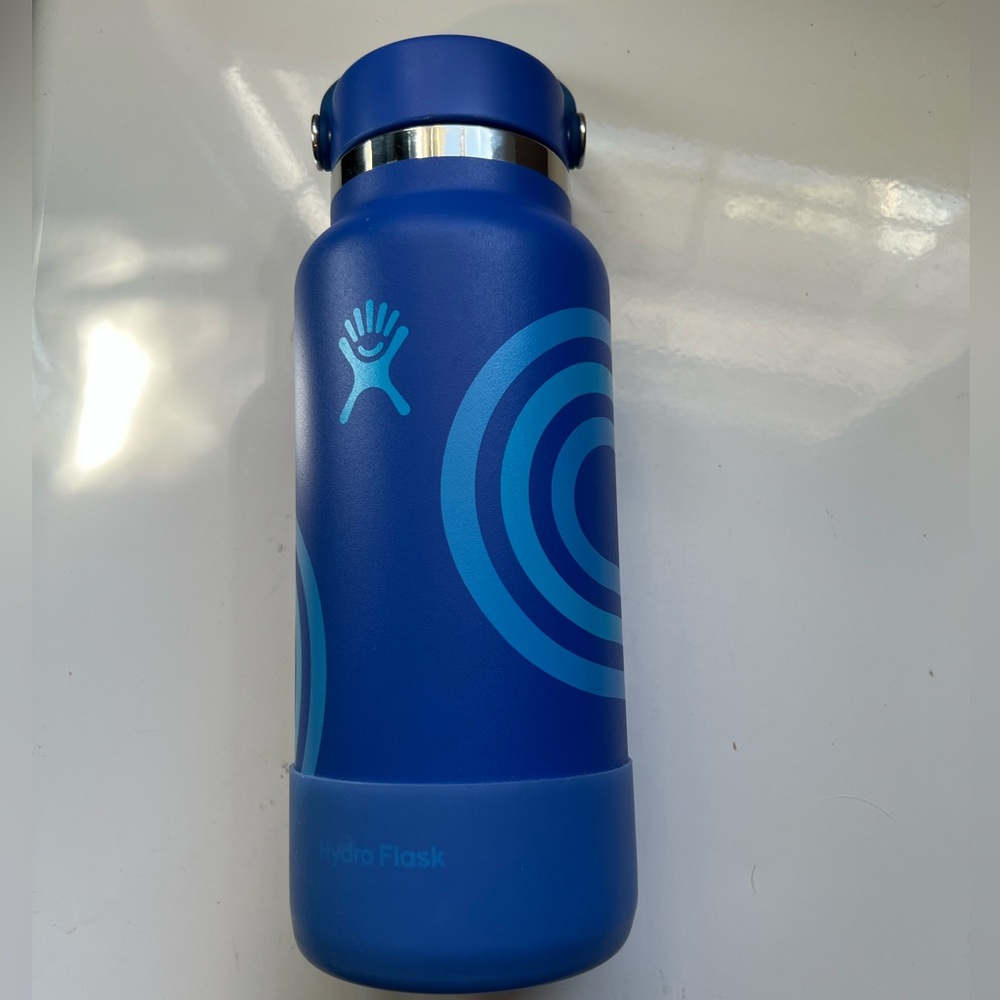 Hydro Flask Cobalt Blue Wide Mouth‎ Flex Cap and Boot Water Bottle Surfrider